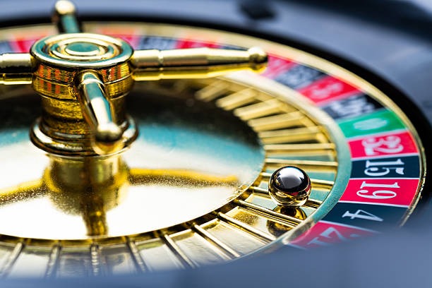 beraniwin live-dealer table interface showing multiple game options and chat interface